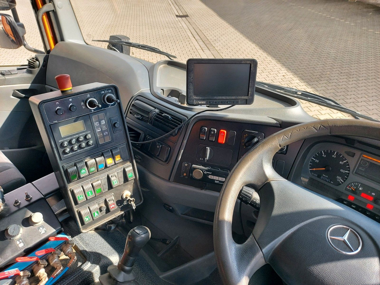 Mercedes-Benz Atego 2 6-Zyl. 4x2 1324 Schmidt SK 600 Klima в лизинг Mercedes-Benz Atego 2 6-Zyl. 4x2 1324 Schmidt SK 600 Klima: фото 16