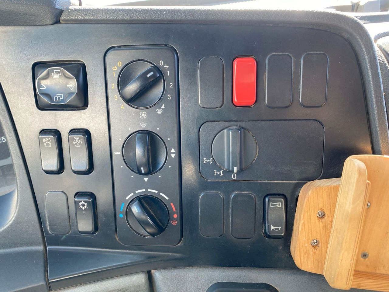 Mercedes-Benz Axor 2 C 4-Achser 3243 8x4 Kipp RETARDER MEILLER в лизинг Mercedes-Benz Axor 2 C 4-Achser 3243 8x4 Kipp RETARDER MEILLER: фото 11 Mercedes-Benz Axor 2 C 4-Achser 3243 8x4 Kipp RETARDER MEILLER в лизинг Mercedes-Benz Axor 2 C 4-Achser 3243 8x4 Kipp RETARDER MEILLER: фото 11