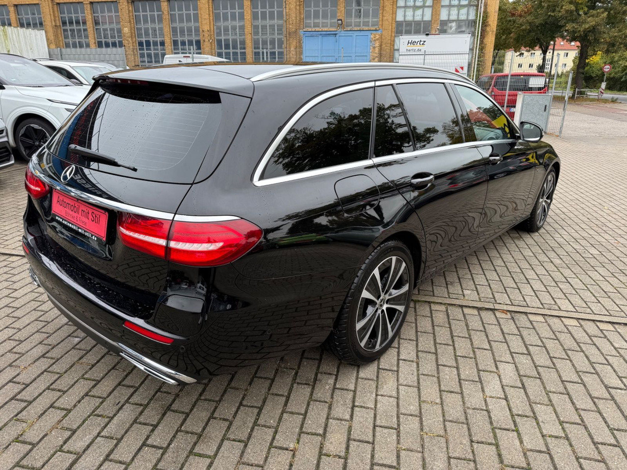 Mercedes-Benz E -Klasse T-Modell E 300 de LED NAVI ACC TEILLED - Универсал: фото 4 Mercedes-Benz E -Klasse T-Modell E 300 de LED NAVI ACC TEILLED - Универсал: фото 4