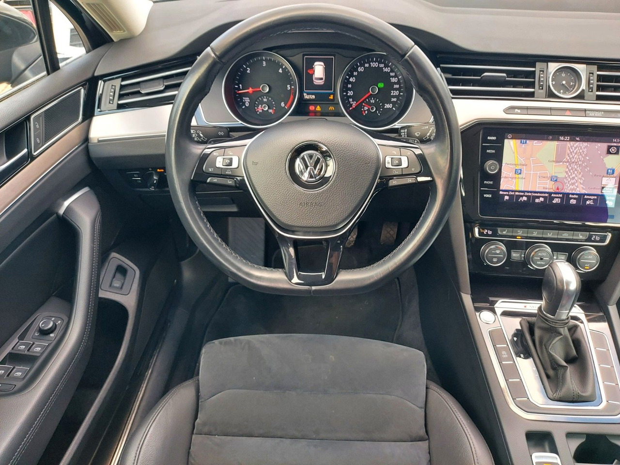 Универсал Volkswagen Passat Variant Highline 4Motion 4x4 Massage: фото 14