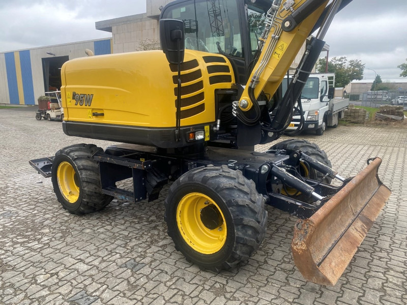 Колёсный экскаватор Yanmar B95w NVT: фото 7