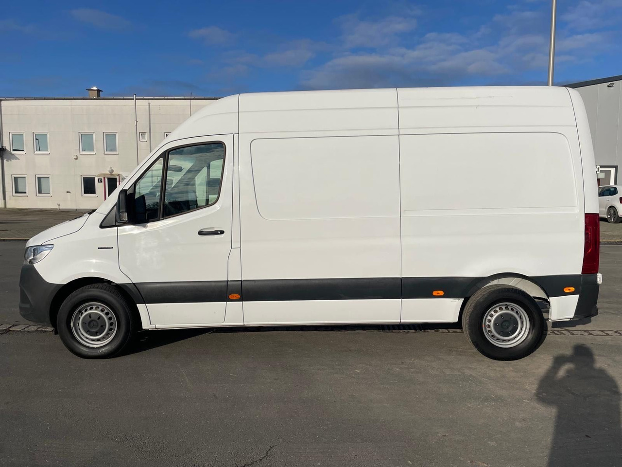 Mercedes-Benz eSprinter L2H2 Kastenwagen/47KW/AC/Kamera - Цельнометаллический фургон, Электрический фургон: фото 4 Mercedes-Benz eSprinter L2H2 Kastenwagen/47KW/AC/Kamera - Цельнометаллический фургон, Электрический фургон: фото 4