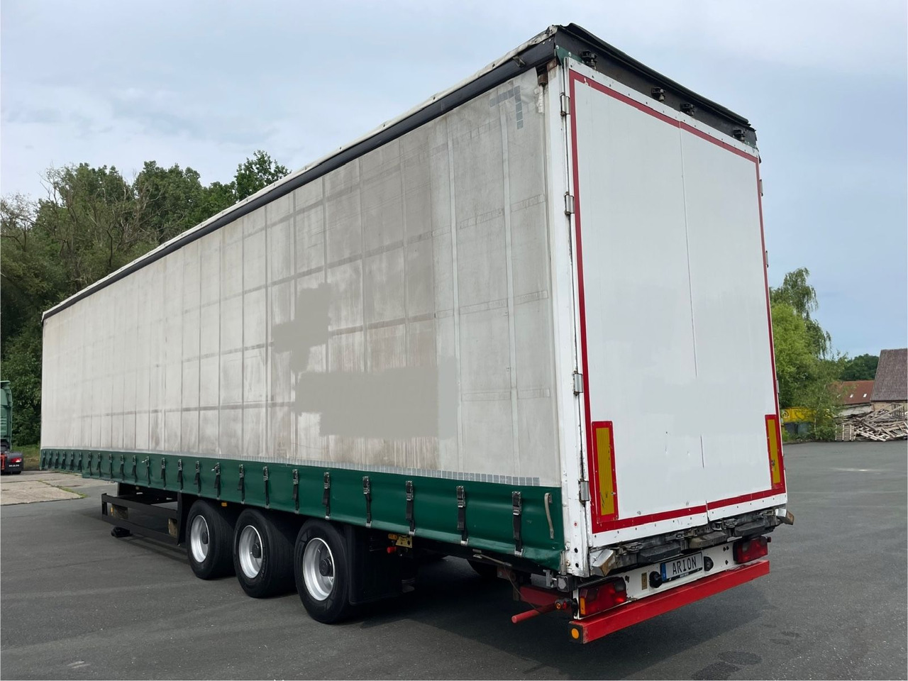 Schmitz Cargobull S01 3-Achs/Pritsche+Plane/13,5m/28050kg-Nutzlast - Тентованный полуприцеп: фото 4 Schmitz Cargobull S01 3-Achs/Pritsche+Plane/13,5m/28050kg-Nutzlast - Тентованный полуприцеп: фото 4
