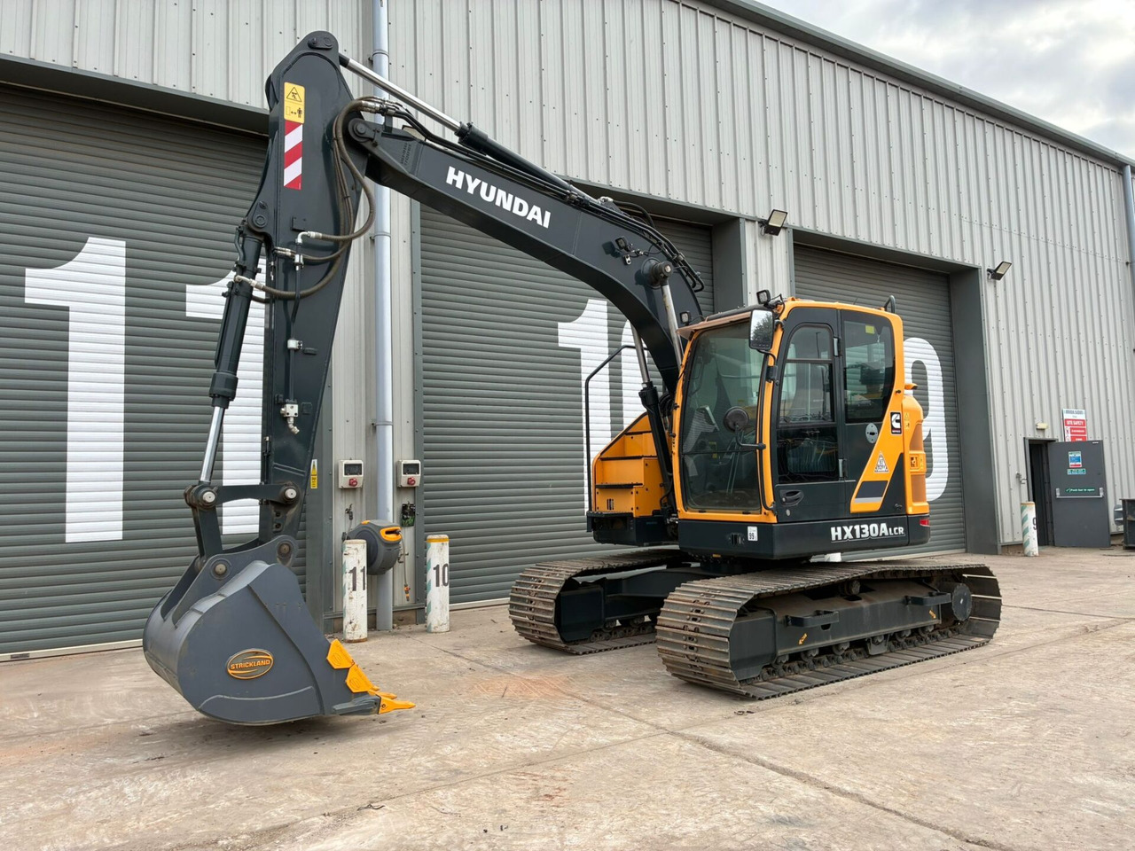 Hyundai HX130ALCR - Гусеничный экскаватор: фото 1 Hyundai HX130ALCR - Гусеничный экскаватор: фото 1