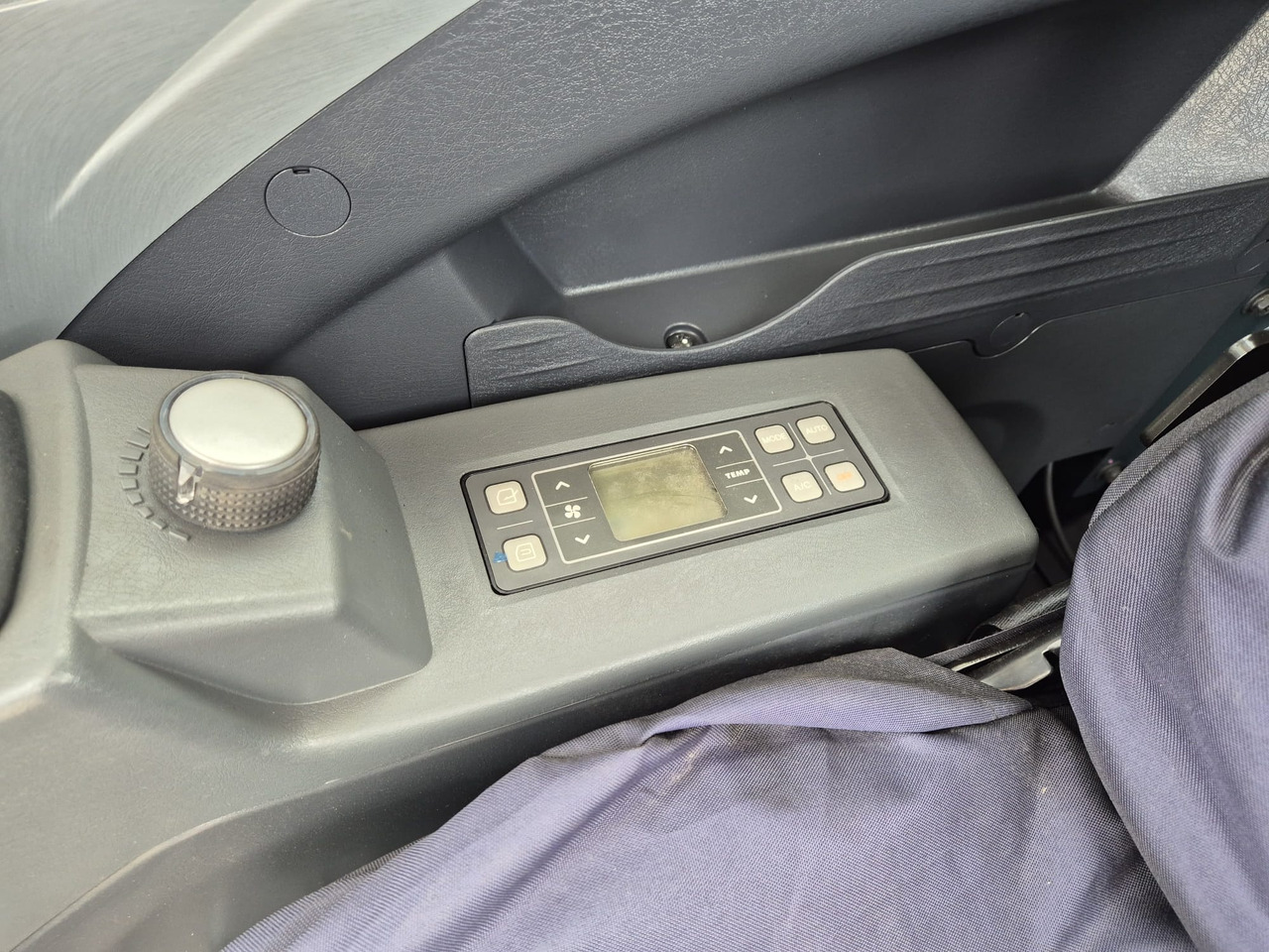Гусеничный экскаватор Hyundai HX130ALCR: фото 18 Гусеничный экскаватор Hyundai HX130ALCR: фото 18