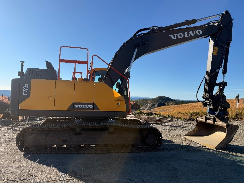 Volvo EC220EL - Гусеничный экскаватор: фото 1 Volvo EC220EL - Гусеничный экскаватор: фото 1