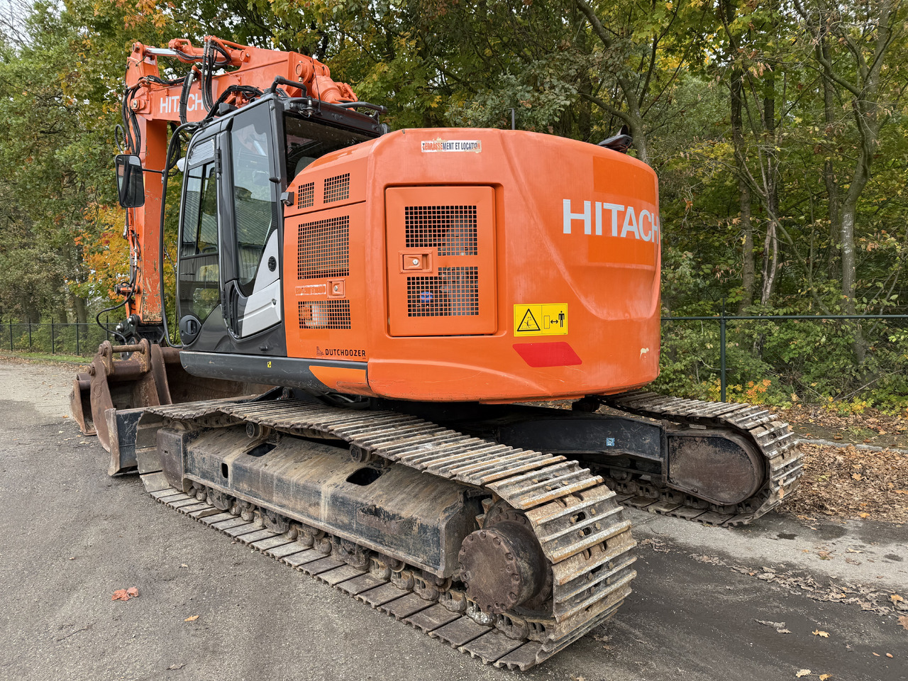 Hitachi ZX225USLC-6 - Гусеничный экскаватор: фото 3 Hitachi ZX225USLC-6 - Гусеничный экскаватор: фото 3