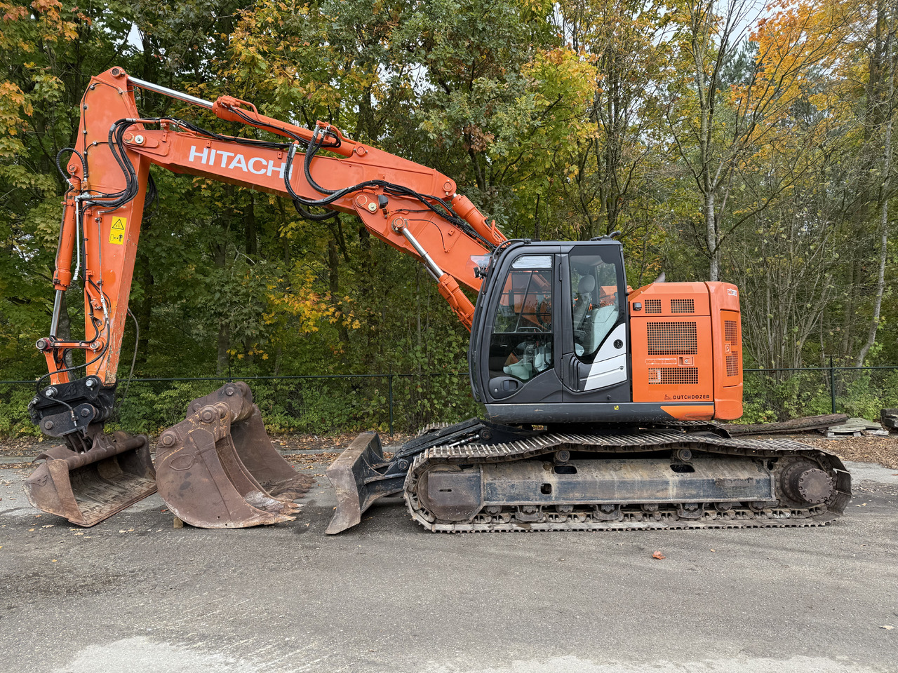 Hitachi ZX225USLC-6 - Гусеничный экскаватор: фото 2 Hitachi ZX225USLC-6 - Гусеничный экскаватор: фото 2