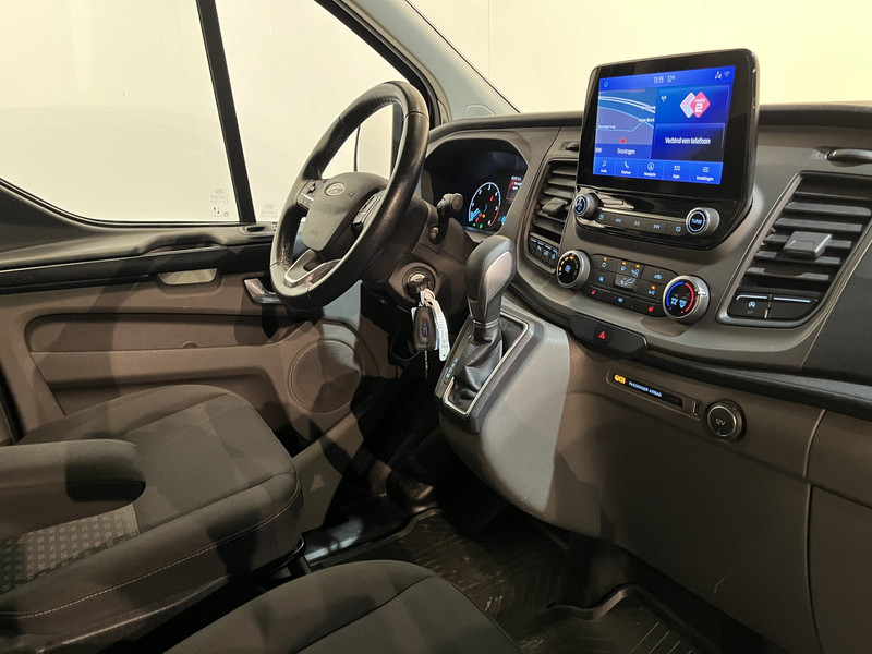Ford Transit Custom 2.0 TDCI L1H1 Trend 130 PK Automaat / CarPlay / Camera / Airco / Cruise Control / Trekhaak / LMV / Navigatie / Klep / 3-Zits / 80.350 KM !! / BPM VRIJ !! - Легковой фургон: фото 3 Ford Transit Custom 2.0 TDCI L1H1 Trend 130 PK Automaat / CarPlay / Camera / Airco / Cruise Control / Trekhaak / LMV / Navigatie / Klep / 3-Zits / 80.350 KM !! / BPM VRIJ !! - Легковой фургон: фото 3