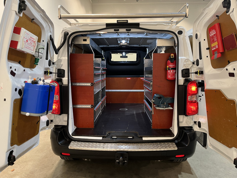 Opel Vivaro 2.0 CDTI L2H1 120 PK Servicebus / Inrichting / Euro 6 / 220V. / Airco / Cruise Control / Trekhaak / Camera / CarPlay / Navigatie / 60.800 KM !! - Легковой фургон: фото 4 Opel Vivaro 2.0 CDTI L2H1 120 PK Servicebus / Inrichting / Euro 6 / 220V. / Airco / Cruise Control / Trekhaak / Camera / CarPlay / Navigatie / 60.800 KM !! - Легковой фургон: фото 4