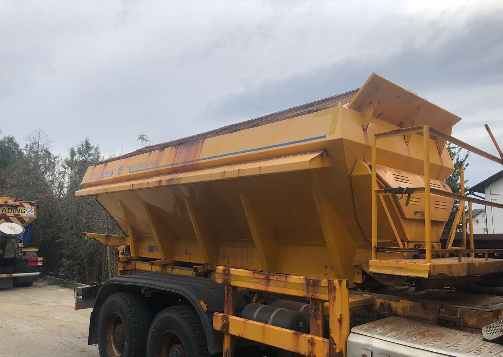 Mercedes-Benz Arocs 3333 6x6 piaskarka solarka econ pług schmidt - Снегоуборочная машина: фото 4 Mercedes-Benz Arocs 3333 6x6 piaskarka solarka econ pług schmidt - Снегоуборочная машина: фото 4