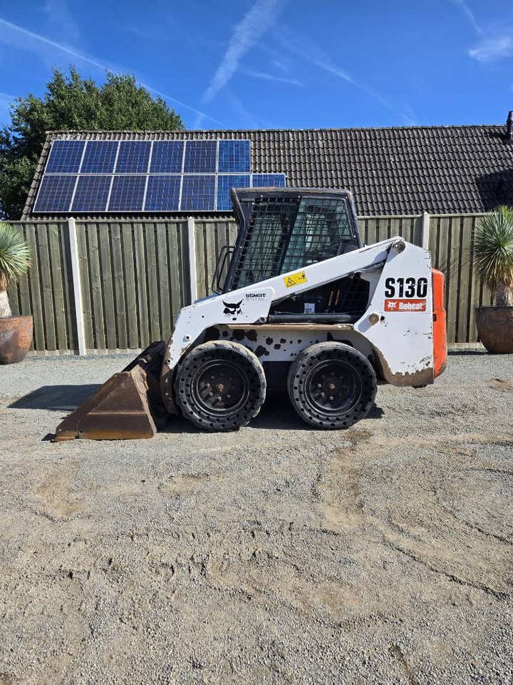 Bobcat S 130 - Мини-погрузчик с бортовым поворотом: фото 1 Bobcat S 130 - Мини-погрузчик с бортовым поворотом: фото 1