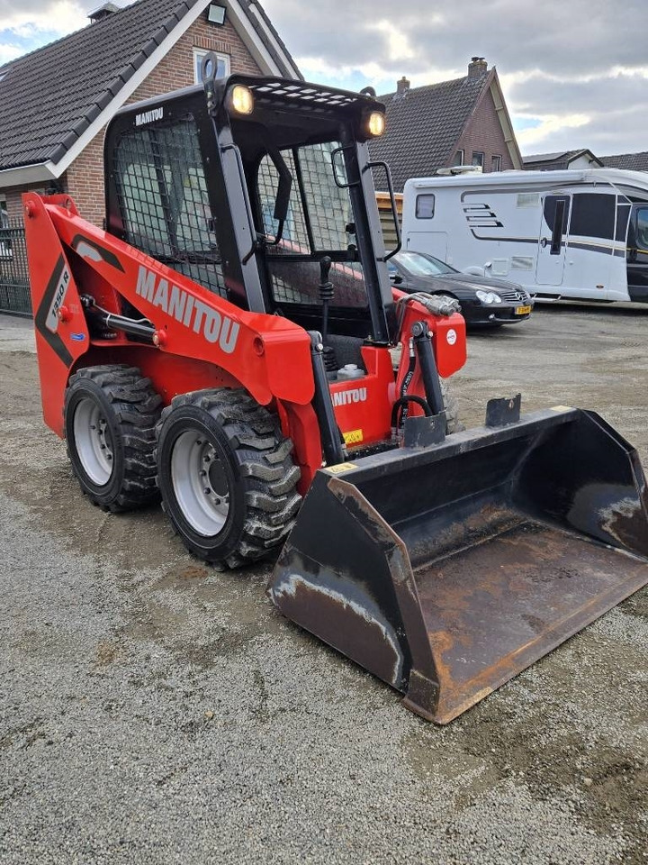 Manitou 1350 R - Мини-погрузчик с бортовым поворотом: фото 5 Manitou 1350 R - Мини-погрузчик с бортовым поворотом: фото 5