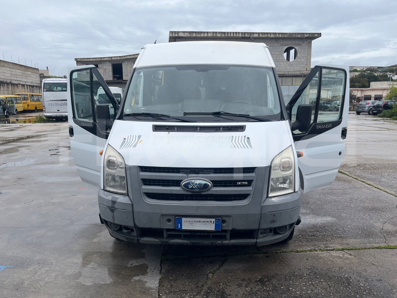 Ford Transit - Микроавтобус, Пассажирский фургон: фото 2 Ford Transit - Микроавтобус, Пассажирский фургон: фото 2