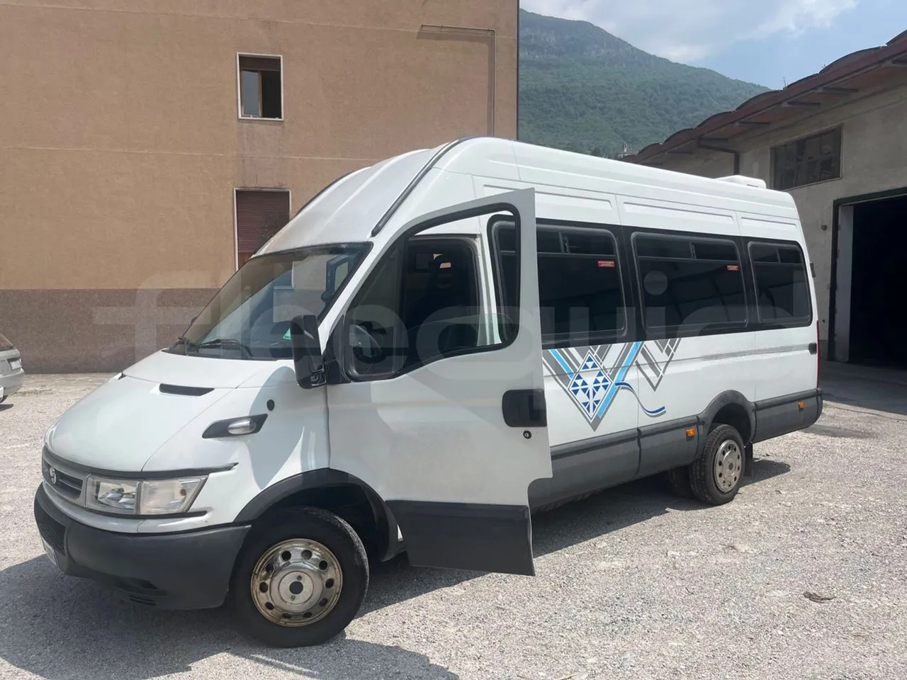 Микроавтобус, Пассажирский фургон Iveco Daily: фото 15
