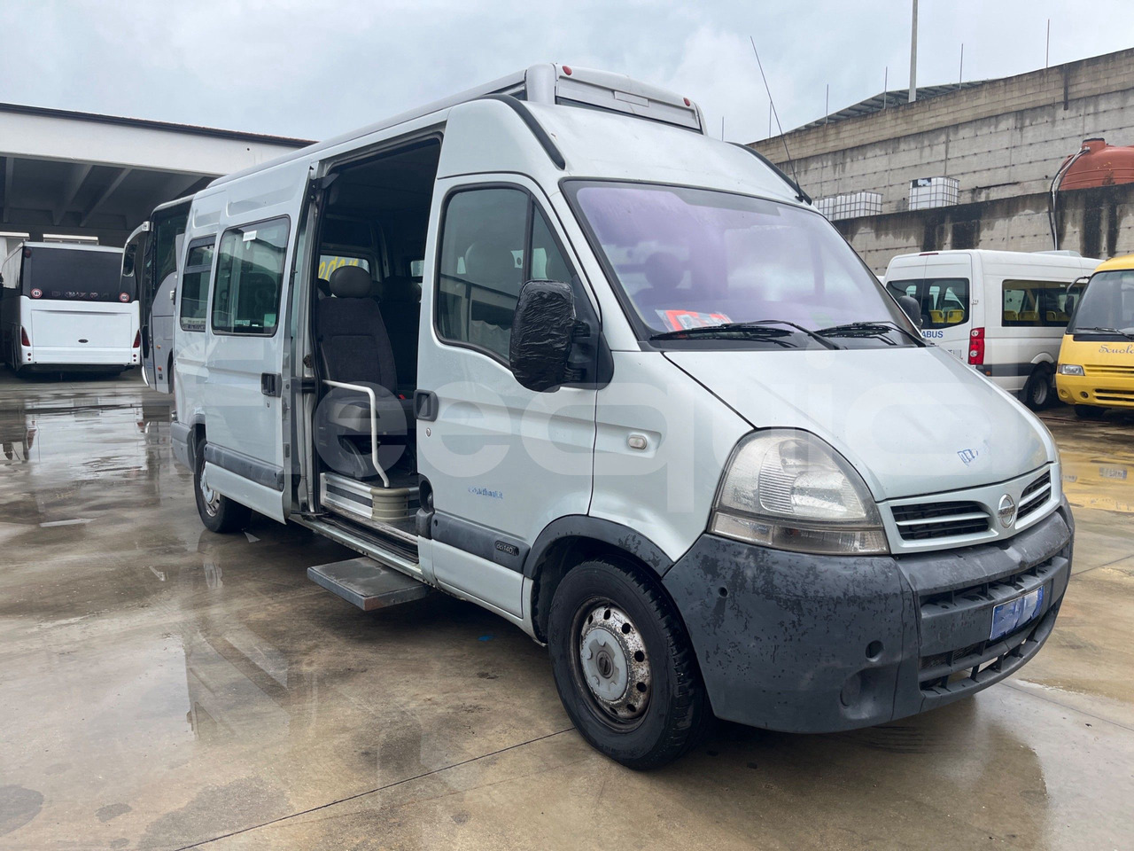 Nissan Interstar - Микроавтобус, Пассажирский фургон: фото 1 Nissan Interstar - Микроавтобус, Пассажирский фургон: фото 1