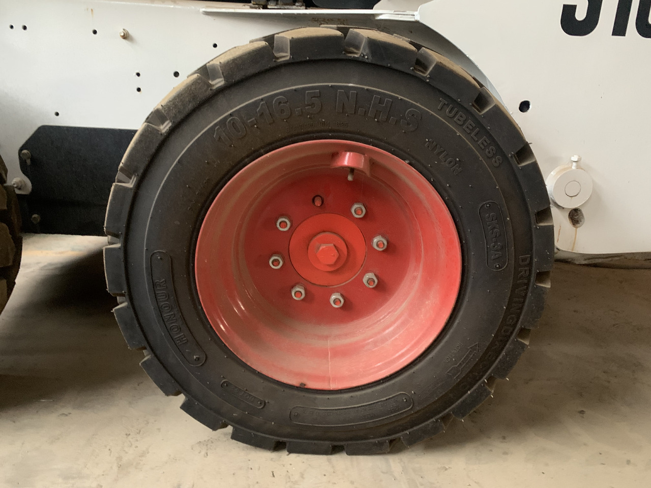 BOBCAT S185 - Мини-погрузчик с бортовым поворотом: фото 3 BOBCAT S185 - Мини-погрузчик с бортовым поворотом: фото 3