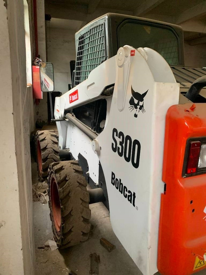 Bobcat S 300 - Мини-погрузчик с бортовым поворотом: фото 4 Bobcat S 300 - Мини-погрузчик с бортовым поворотом: фото 4