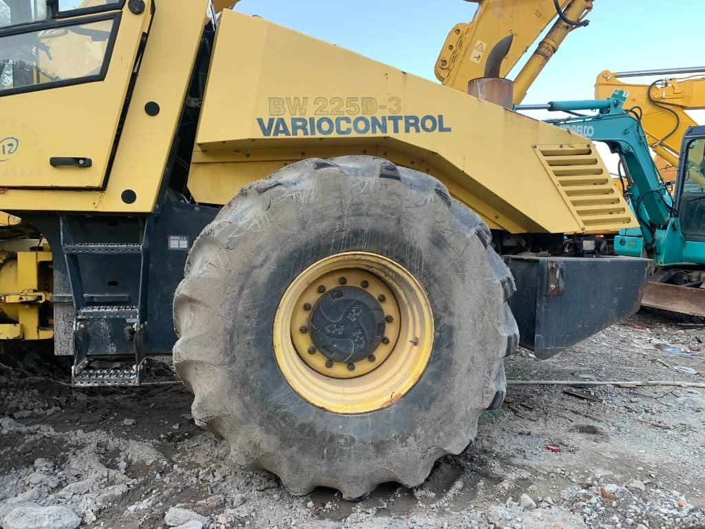 Bomag BW 225 D-3 - Дорожный каток: фото 4 Bomag BW 225 D-3 - Дорожный каток: фото 4