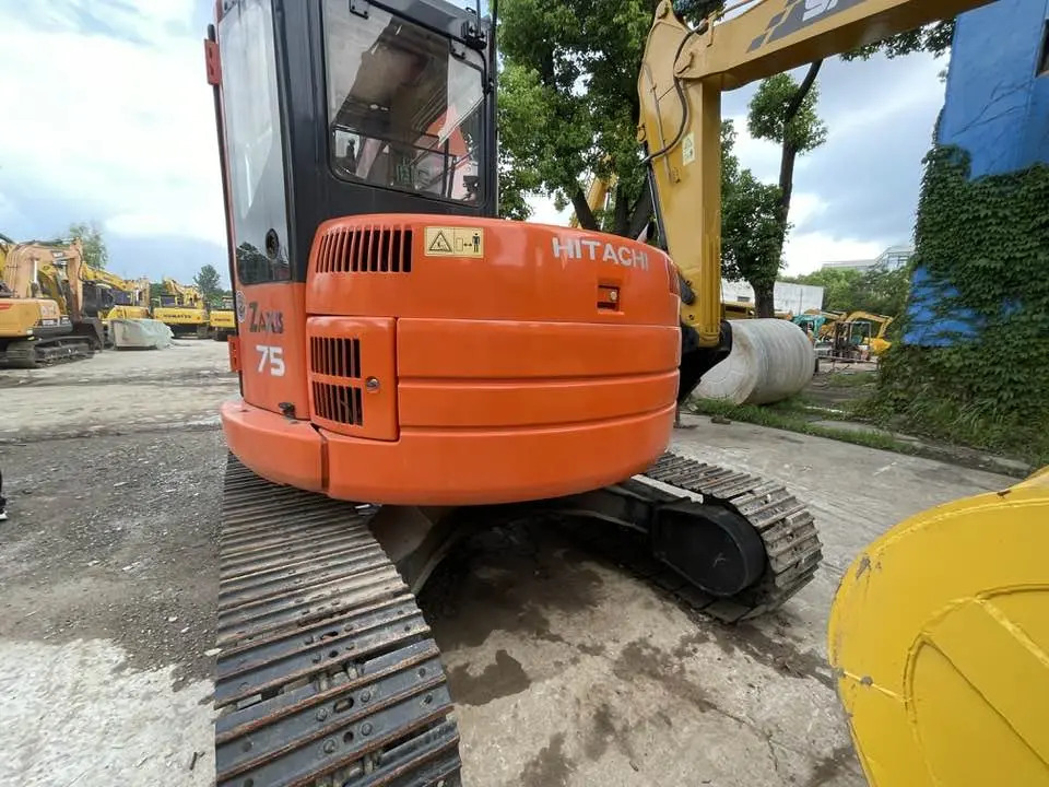 Hitachi ZX75US-7 - Мини-экскаватор: фото 2 Hitachi ZX75US-7 - Мини-экскаватор: фото 2