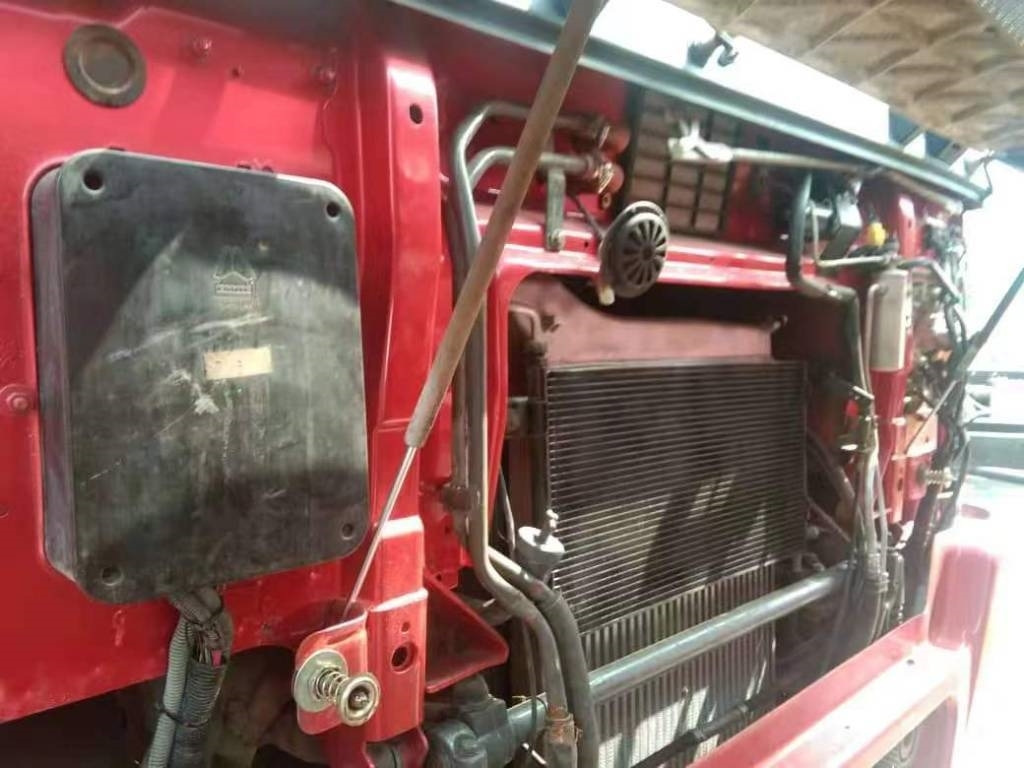 Самосвал Howo 6X4: фото 7 Самосвал Howo 6X4: фото 7