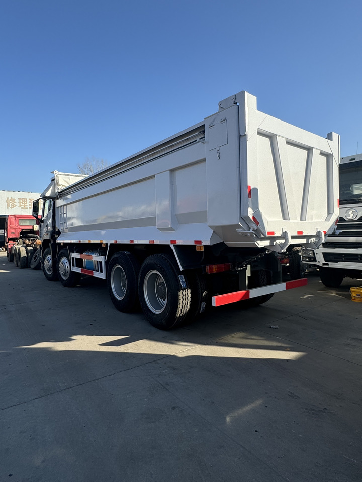 Howo 8x4 - Внедорожный самосвал: фото 4 Howo 8x4 - Внедорожный самосвал: фото 4