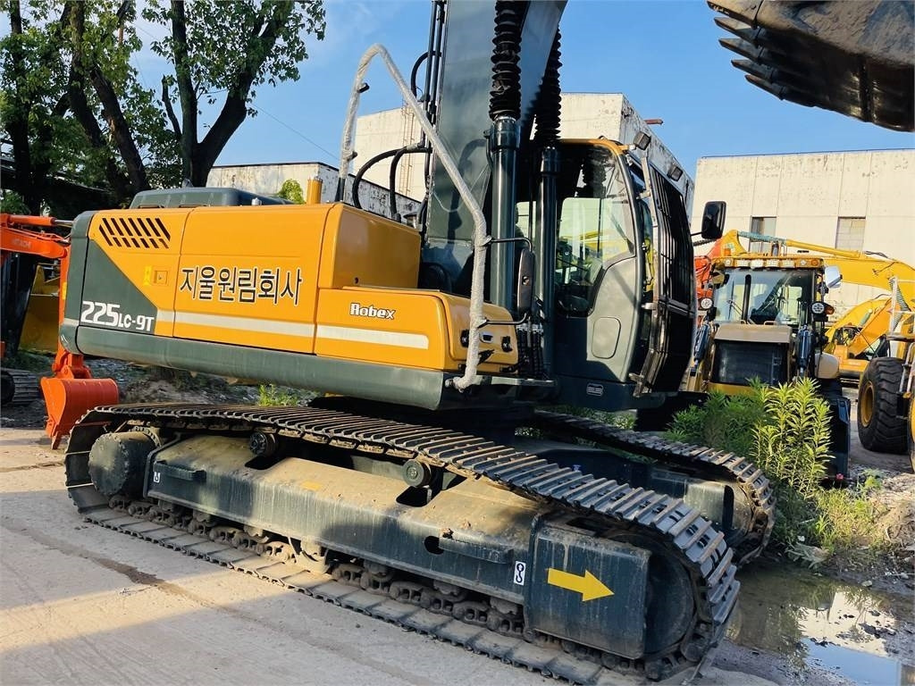Hyundai 225 lc 9t - Гусеничный экскаватор: фото 1 Hyundai 225 lc 9t - Гусеничный экскаватор: фото 1