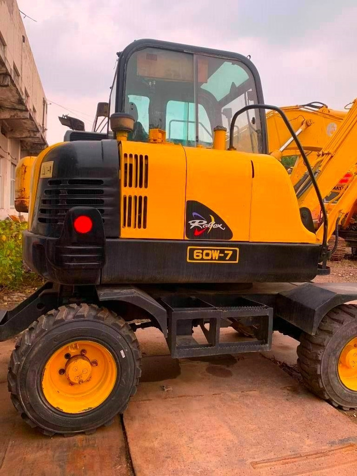 Hyundai Robex 60 W-7 - Колёсный экскаватор: фото 3 Hyundai Robex 60 W-7 - Колёсный экскаватор: фото 3