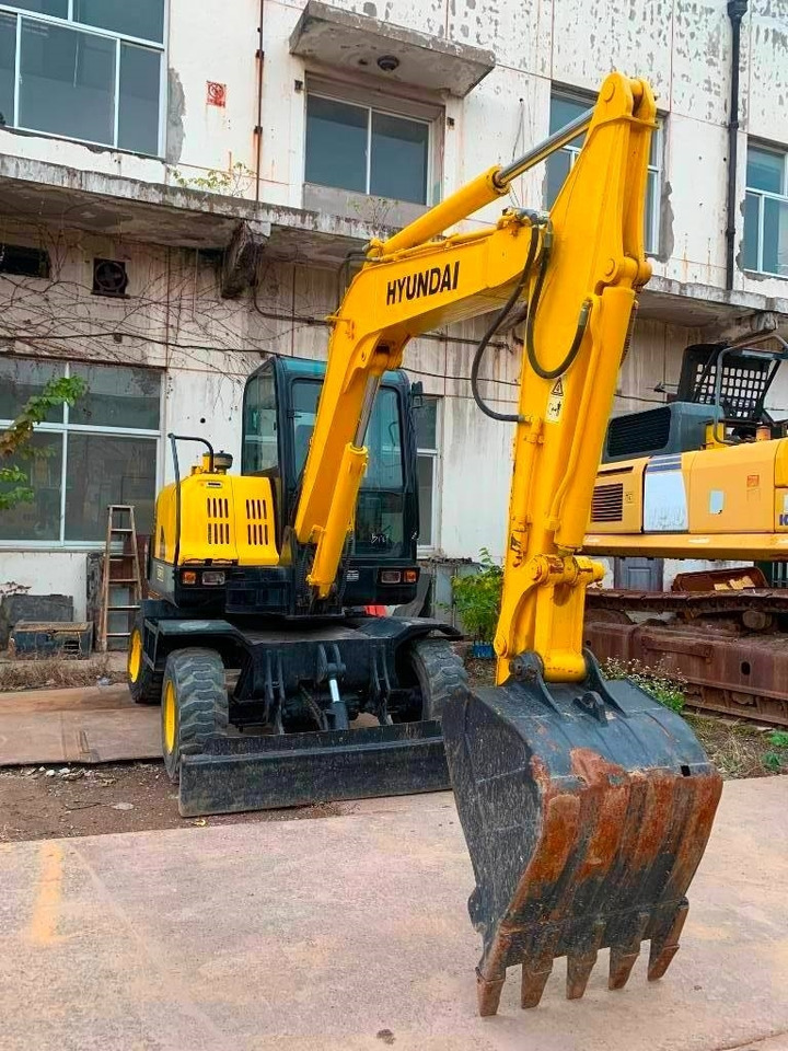 Hyundai Robex 60 W-7 - Колёсный экскаватор: фото 2 Hyundai Robex 60 W-7 - Колёсный экскаватор: фото 2