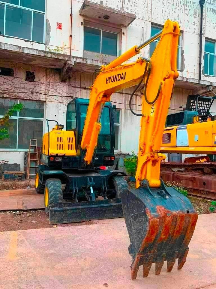 Hyundai Robex 60 W-7 - Колёсный экскаватор: фото 2 Hyundai Robex 60 W-7 - Колёсный экскаватор: фото 2