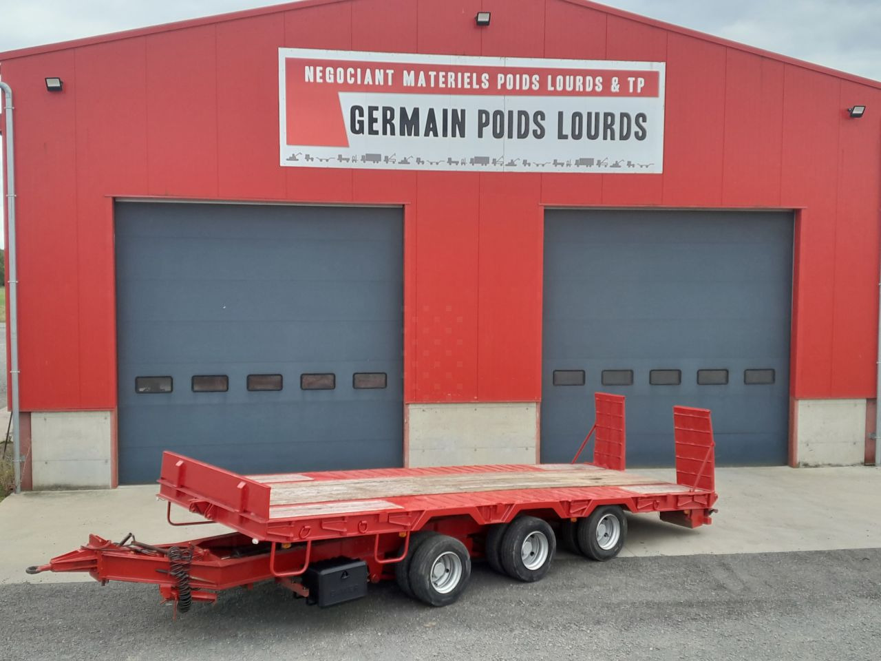 Louault 3 essieux centraux 31t500 basculent plant carrier / low loader Trailer - Низкорамный прицеп: фото 1 Louault 3 essieux centraux 31t500 basculent plant carrier / low loader Trailer - Низкорамный прицеп: фото 1