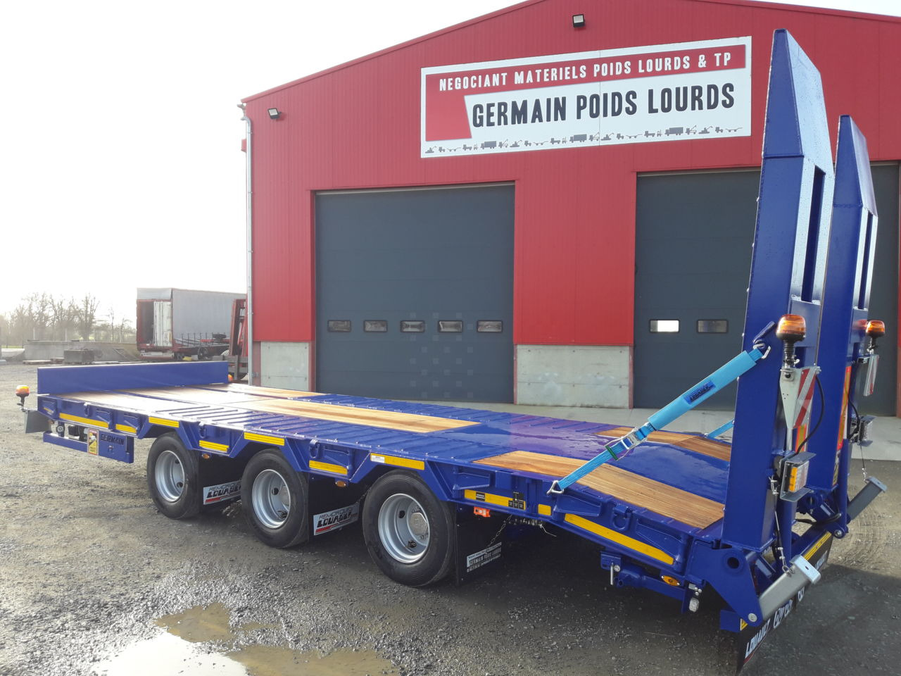 Louault 3 essieux plant carrier / low loader Trailer - Низкорамный прицеп: фото 1 Louault 3 essieux plant carrier / low loader Trailer - Низкорамный прицеп: фото 1