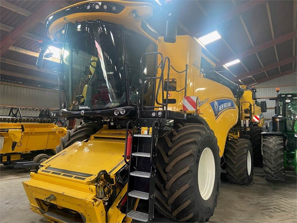 New Holland CR9.90 ST.V EU AMEA - Зерноуборочный комбайн: фото 1 New Holland CR9.90 ST.V EU AMEA - Зерноуборочный комбайн: фото 1