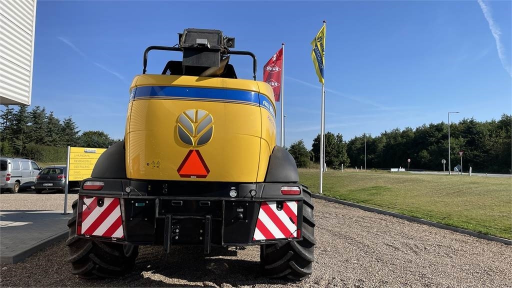 New Holland FR650 T4B - Кормоуборочный комбайн: фото 3 New Holland FR650 T4B - Кормоуборочный комбайн: фото 3