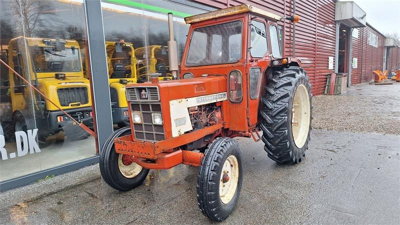 Case IH 824 - Трактор: фото 2 Case IH 824 - Трактор: фото 2