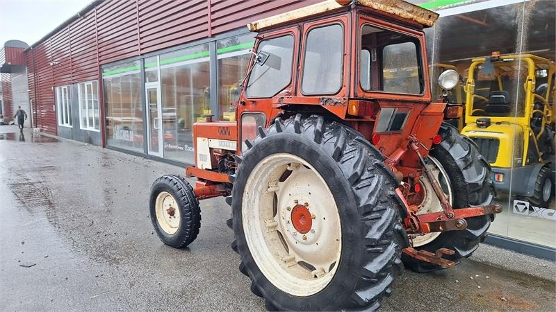 Case IH 824 - Трактор: фото 3 Case IH 824 - Трактор: фото 3