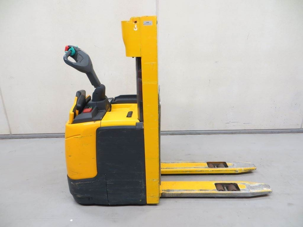 Jungheinrich ERC 214 - Штабелер: фото 1 Jungheinrich ERC 214 - Штабелер: фото 1