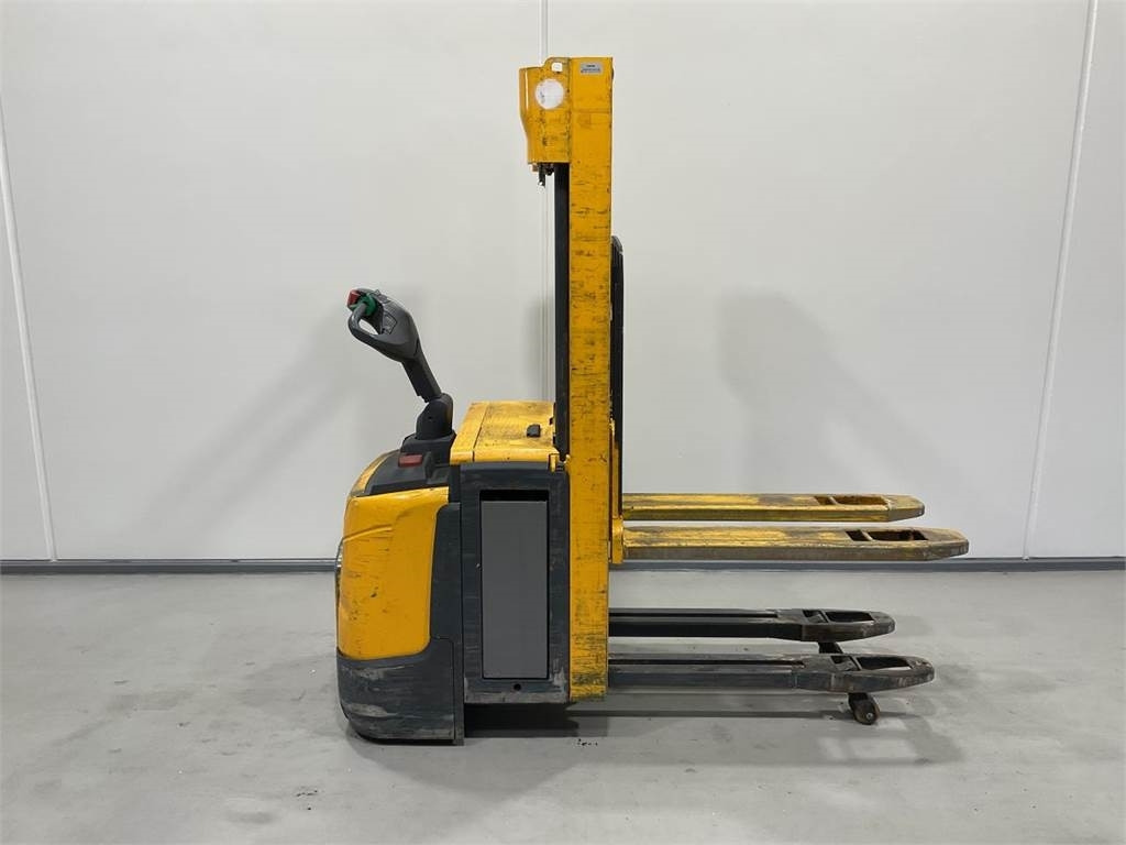 Jungheinrich ERC 214Z - Штабелер: фото 1 Jungheinrich ERC 214Z - Штабелер: фото 1