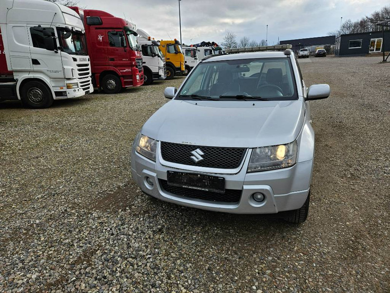 Suzuki Grand Vitara 2,0 GLX aut. Van 5d - Фургон с закрытым кузовом: фото 3 Suzuki Grand Vitara 2,0 GLX aut. Van 5d - Фургон с закрытым кузовом: фото 3