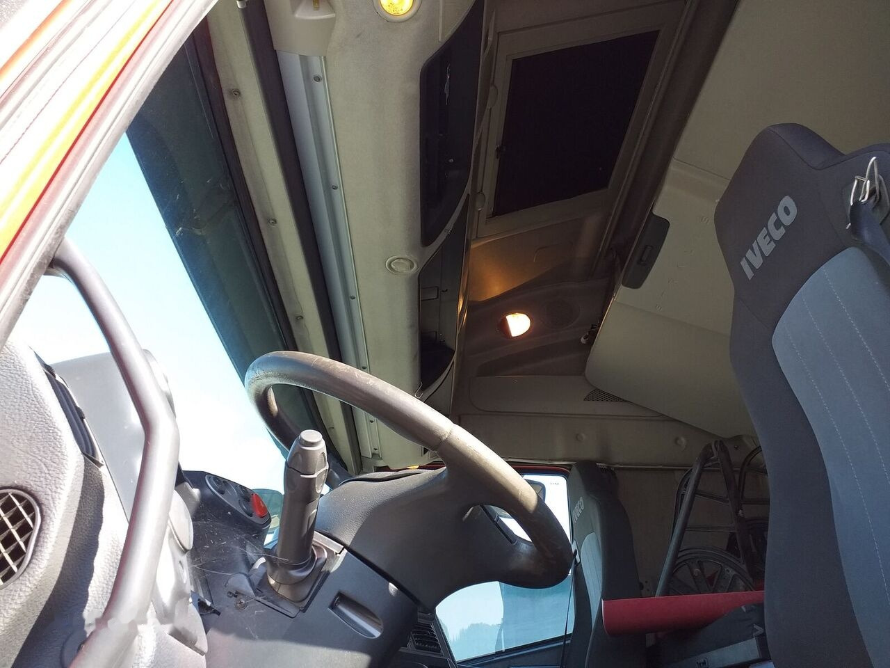 Фото интерьера 1: IVECO STRALIS AS440S50 в лизинг IVECO STRALIS AS440S50 Фото интерьера 1: IVECO STRALIS AS440S50 в лизинг IVECO STRALIS AS440S50