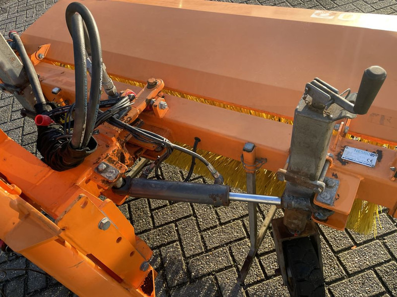 Nesbo Veegmachine HF1600S - Щетка для Коммунальной и специальной техники: фото 4 Nesbo Veegmachine HF1600S - Щетка для Коммунальной и специальной техники: фото 4