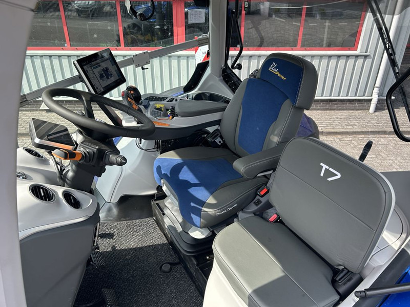 New Holland T7.300 AC New Gen Blue Power DEMO - Трактор: фото 5 New Holland T7.300 AC New Gen Blue Power DEMO - Трактор: фото 5