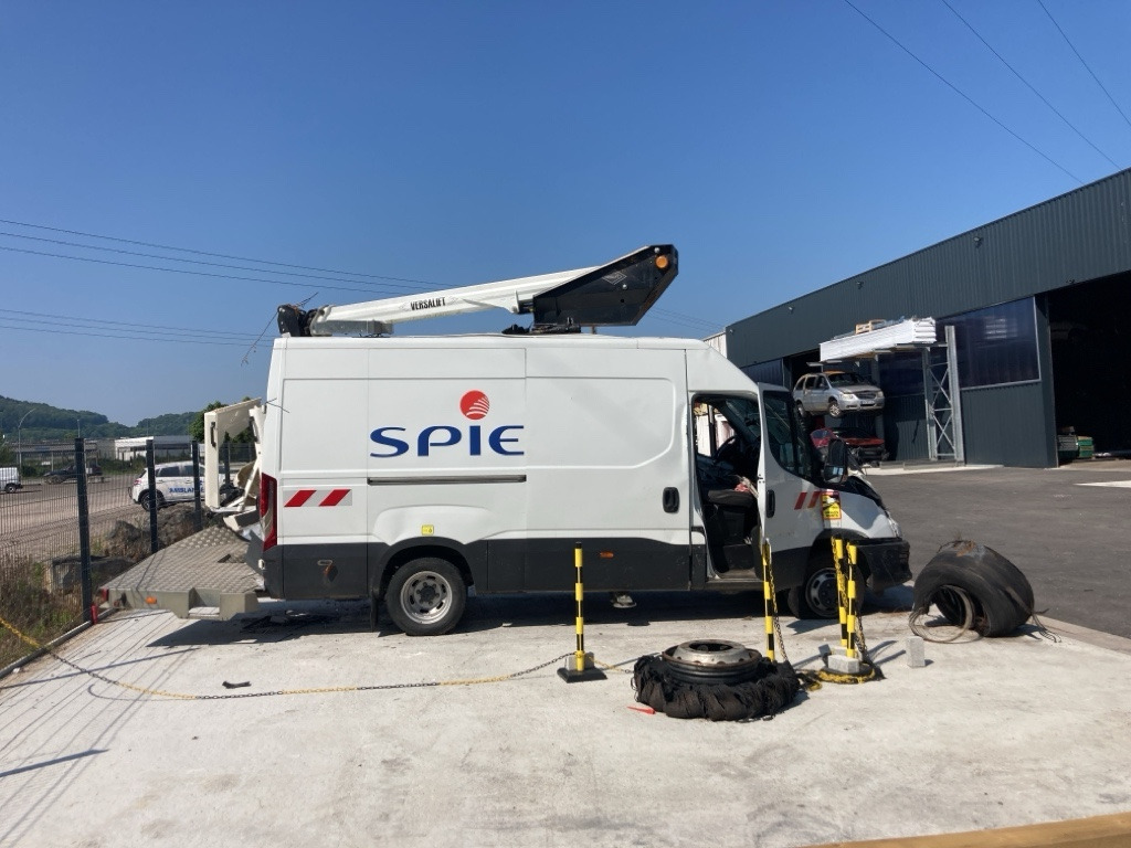 IVECO DAILY FOURGON 50C18 - Грузовик с подъемником: фото 2 IVECO DAILY FOURGON 50C18 - Грузовик с подъемником: фото 2