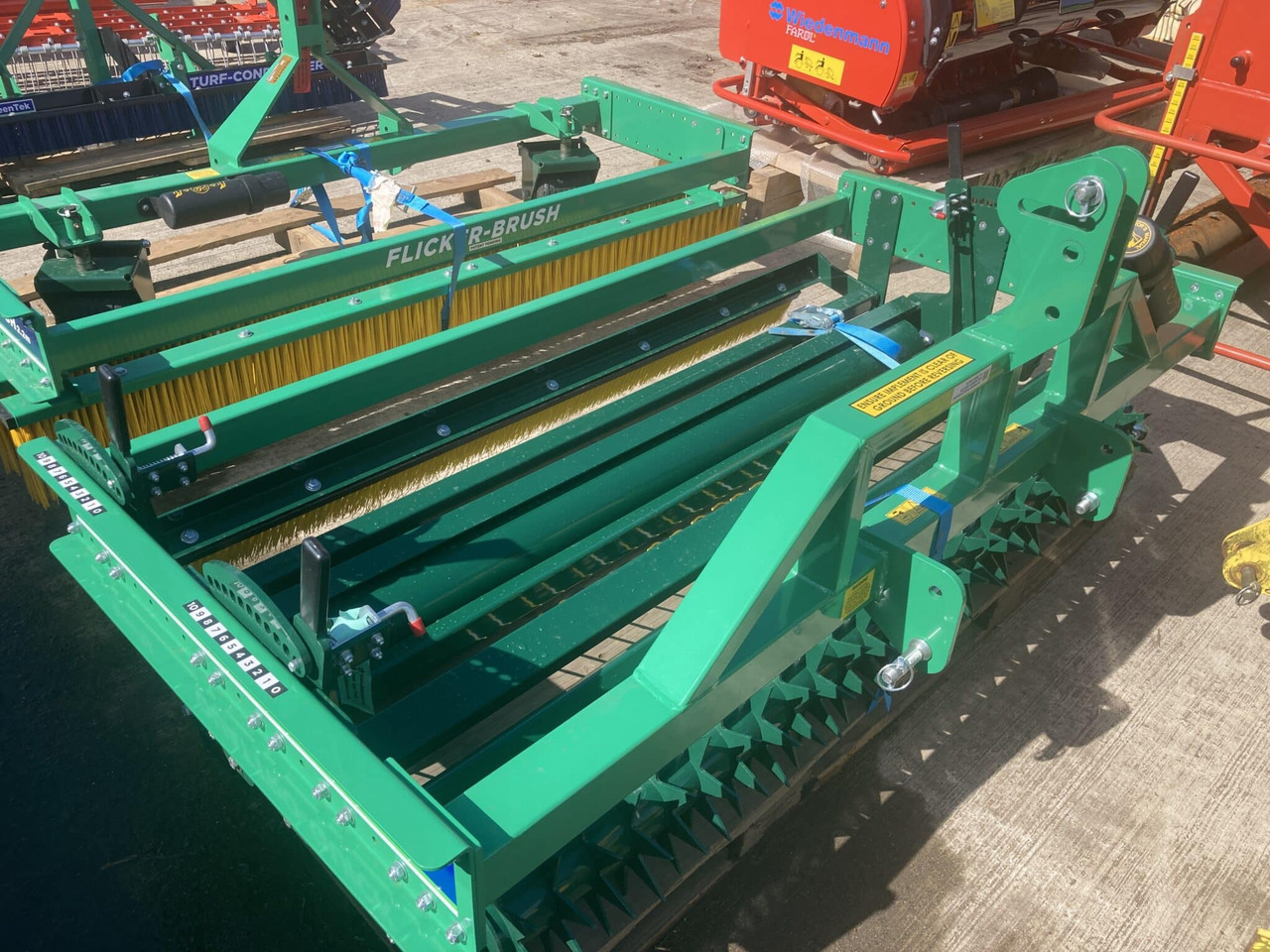 Greentek 1.8m Quattro Quick turf groomer - Щетка для Сельскохозяйственной техники: фото 4 Greentek 1.8m Quattro Quick turf groomer - Щетка для Сельскохозяйственной техники: фото 4