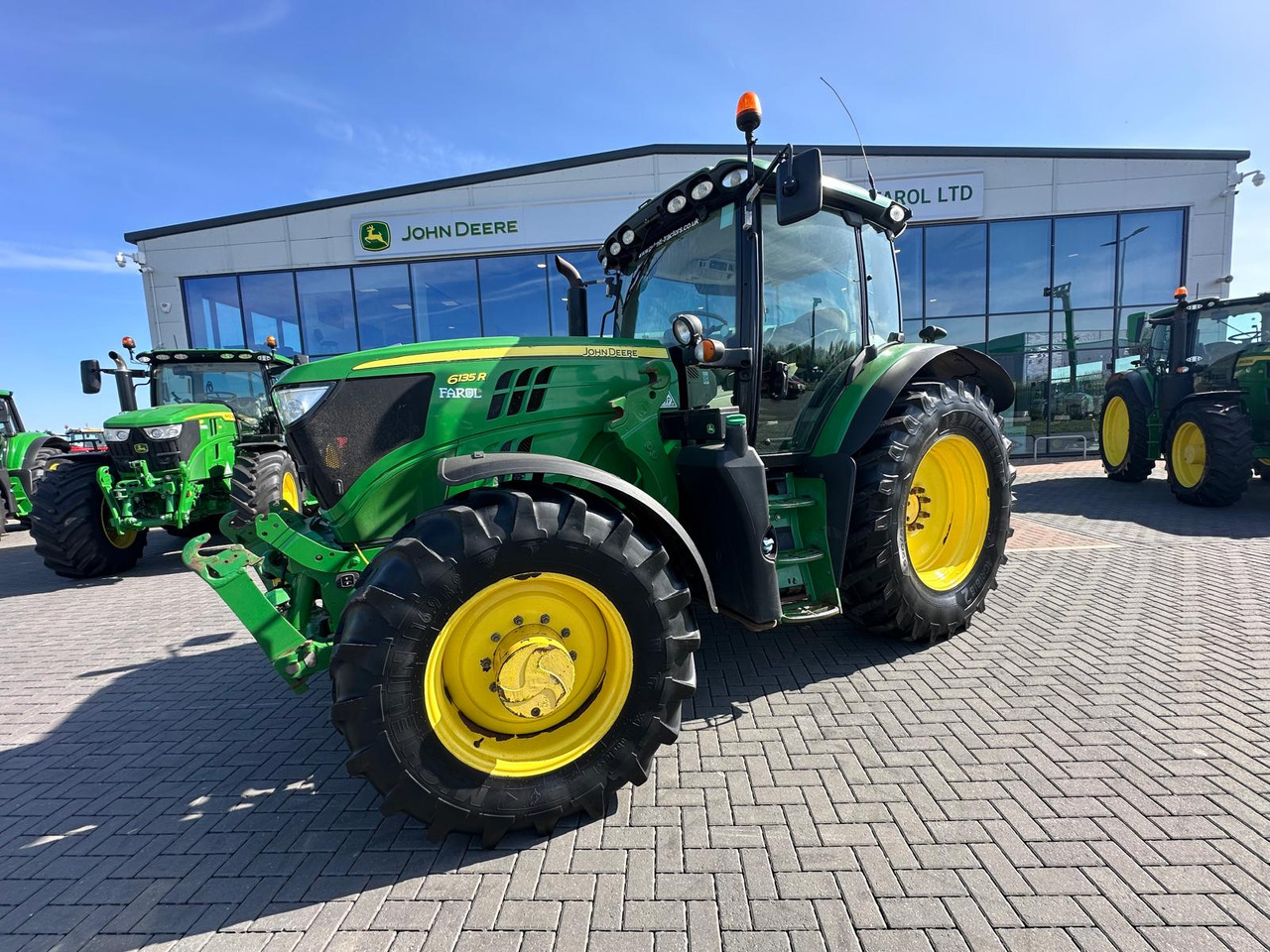 JOHN DEERE 6135R - Трактор: фото 4 JOHN DEERE 6135R - Трактор: фото 4