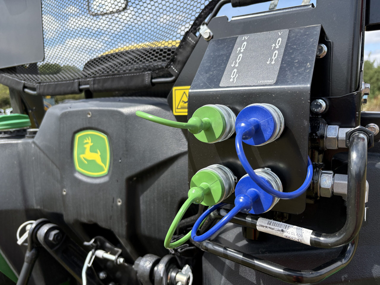 John Deere 3025E Compact Tractor - Минитрактор: фото 5 John Deere 3025E Compact Tractor - Минитрактор: фото 5