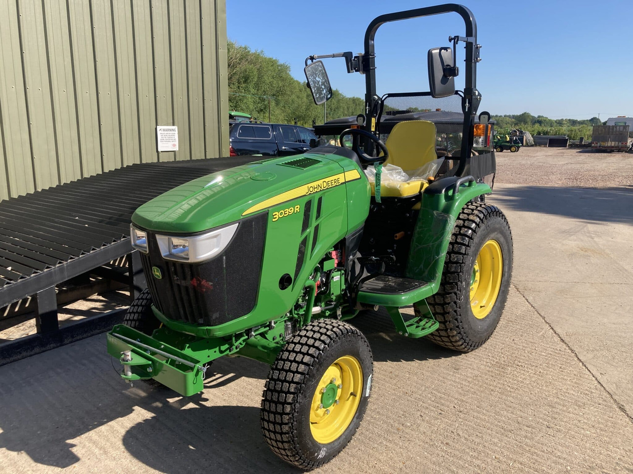 John Deere 3039R compact tractor - Минитрактор: фото 1 John Deere 3039R compact tractor - Минитрактор: фото 1