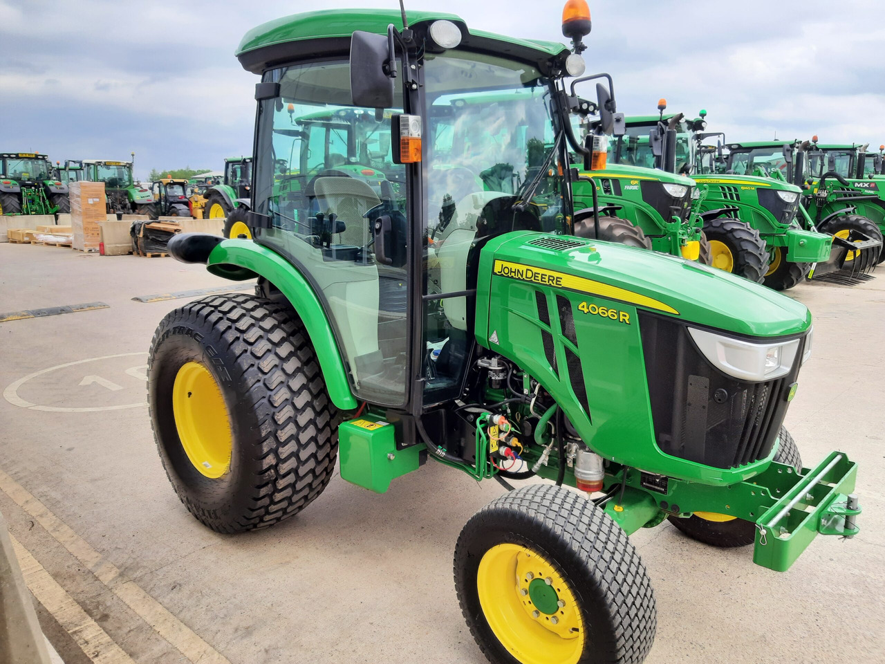 John Deere 4066R Compact Tractor - Минитрактор: фото 3 John Deere 4066R Compact Tractor - Минитрактор: фото 3