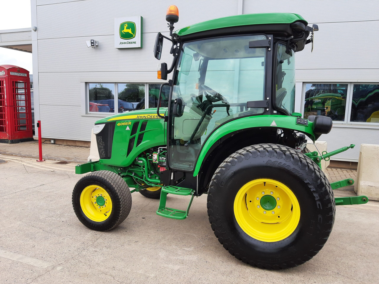 John Deere 4066R Compact Tractor - Минитрактор: фото 1 John Deere 4066R Compact Tractor - Минитрактор: фото 1