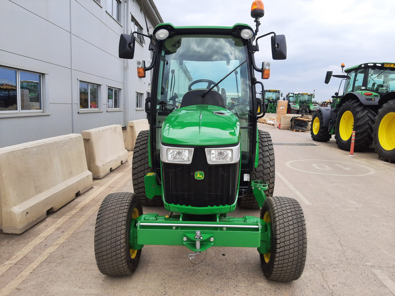John Deere 4066R Compact Tractor - Минитрактор: фото 2 John Deere 4066R Compact Tractor - Минитрактор: фото 2